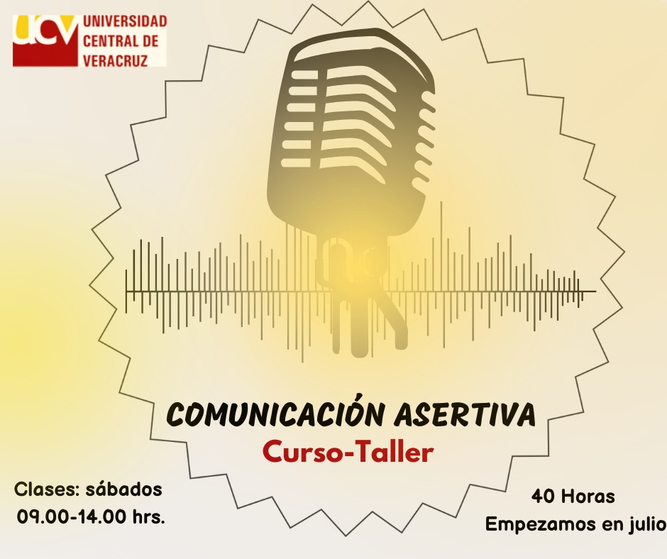 Sal Khan mirando hacia arriba.